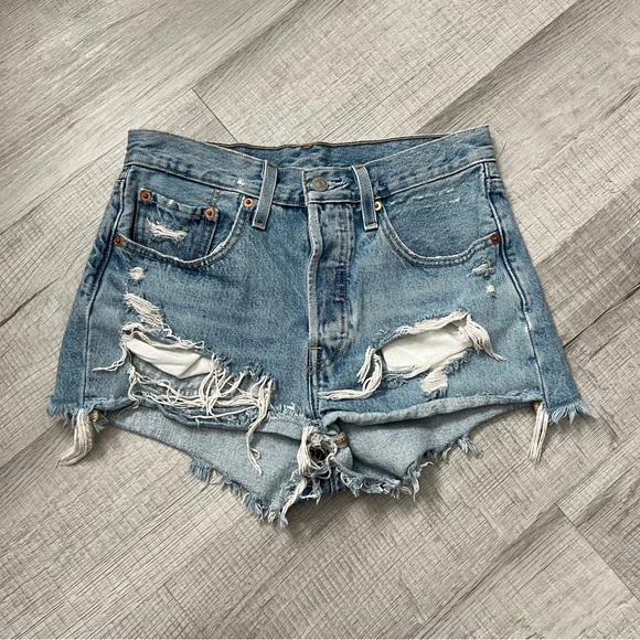 LEVI’S PREMIUM 501 Medium Light Wash Distressed High Rise Cutoff Denim Shorts 26 - Picture 5 of 16